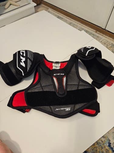 Medium Junior CCM Jetspeed LE Shoulder Pads (Used)