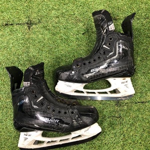 Intermediate Bauer Supreme Mach Hockey Skates Size 4.5 (Used)