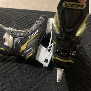 CCM AS-V Pro Hockey Skates Wide Width   7 (Used)