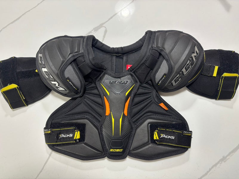 Junior Small CCM Tacks 9080 Shoulder Pads (Used)