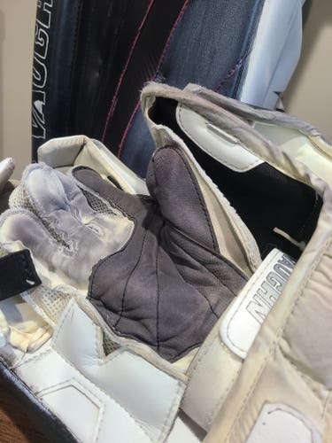 34" Vaughn Velocity V7 Regular Goalie Full Set (Used)