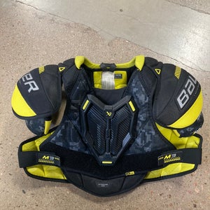 Medium Junior Bauer Supreme M3 Shoulder Pads (Used)