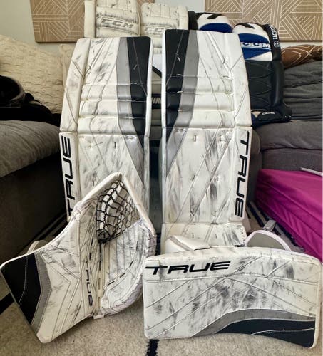 35"  2023 True Catalyst PX5 Pro Stock Goalie Full Set (Used)