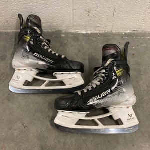 Used Intermediate Bauer Vapor Hyperlite 2 Hockey Skates Size 6.5 | FIT 2
