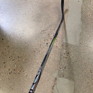 Intermediate Bauer Vapor Hyperlite 2 Hockey Stick Left Hand P92 (Used)