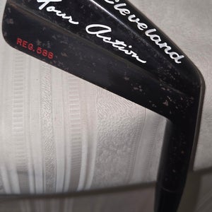Cleveland Tour Action Reg.588  Black Single 1 Iron True Temper Dynamic Gold S400