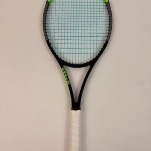 Wilson Blade 98 18x20 V7, 4 3/8 Very Good Condition