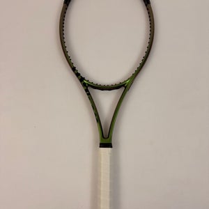 Wilson Blade 98 18x20 V8, 4 1/4 Excellent 9/10