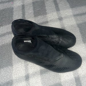 Black Unisex Adult Size M 7.0 (W 8.0) Adidas Cleats (Used)