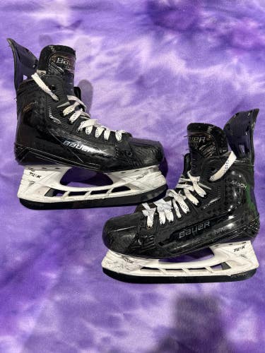 Intermediate Bauer Supreme Mach Hockey Skates Regular Width 6.5 (Used)