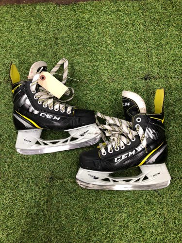 Junior CCM Super Tacks 9360 Hockey Skates Regular Width Size 3.0 (Used)