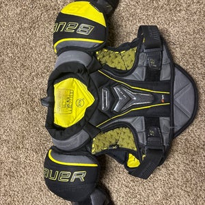Junior Medium Bauer Supreme 1S Shoulder Pads (Used)