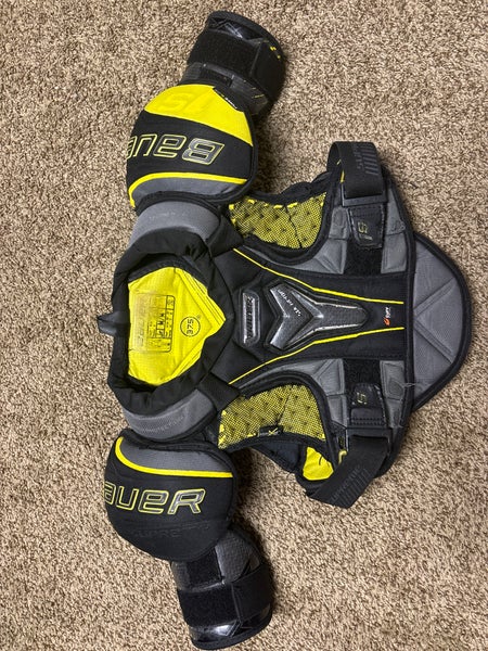Junior Medium Bauer Supreme 1S Shoulder Pads (Used)