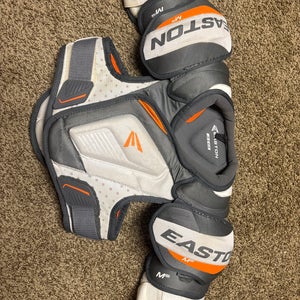 Junior Medium Easton Mako M5 Shoulder Pads (Used)