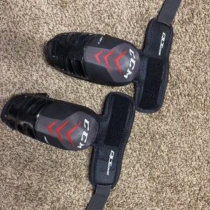 Large Junior CCM QLT edge Elbow Pads (Used)