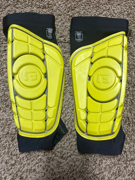 Unisex Medium G-Form Shin Guards (Used)