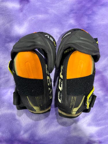 Junior Large CCM Tacks AS-V Pro Elbow Pads (Used)