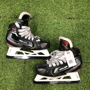 Intermediate Bauer Vapor 2X Pro Hockey Goalie Skates Extra Wide Width Size 4.5 (Used)