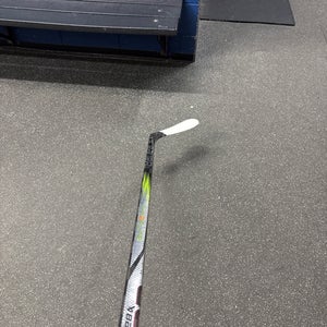 Junior Bauer Vapor Hyperlite 2 Right Handed Hockey Stick P92 Pro Stock (Used)