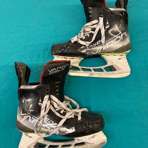 Senior Bauer Vapor Hyperlite Hockey Skates 8 (Used)