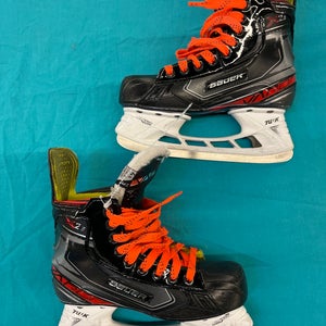 Intermediate Bauer Vapor X2.9 Hockey Skates Size 4.5 (Used)