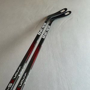 *2 Pack* of New Senior Bauer Vapor X5 Pro Right Handed Hockey Sticks 77 Flex P28