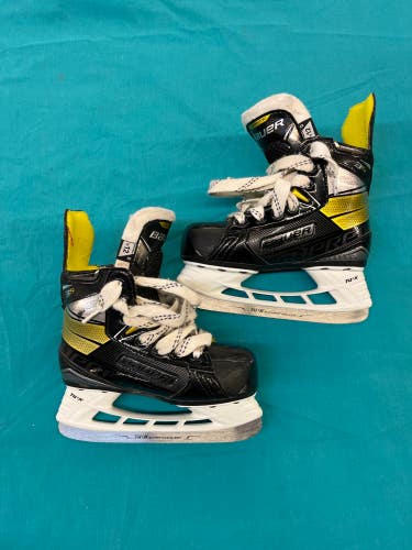 Youth Bauer Supreme 3S Hockey Skates Regular Width 12 (Used)