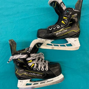 Youth Bauer Supreme M40 Hockey Skates Regular Width 12 (Used)