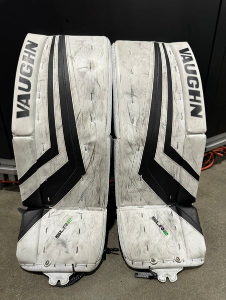 White 26" Junior Vaughn Ventus SLR2 Goalie Leg Pads (Used)