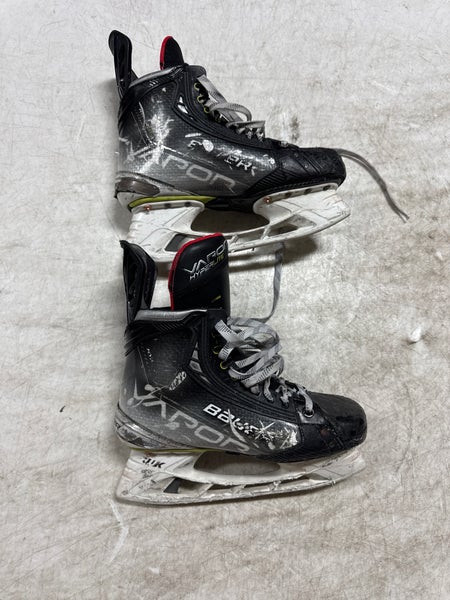 Bauer Vapor Hyperlite Hockey Skates Extra Wide Width   7.5 (Used)