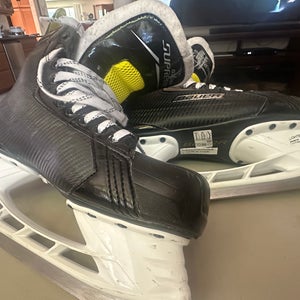Bauer Supreme S25 Hockey Skates 8 (is 9.5) Used