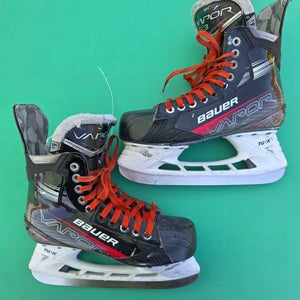 Senior Bauer Vapor X3 Hockey Skates Regular Width Size 6.5 (Used)