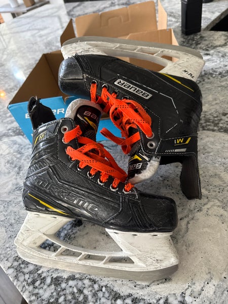 2022 Bauer Supreme M1 Hockey Skates Regular Width Size 2.5 (Used)