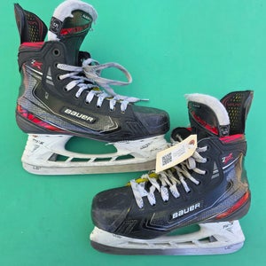 Senior Bauer Vapor 2X Hockey Skates Regular Width 5.5 (Used)