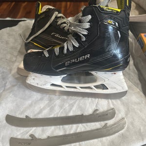 Bauer Supreme M4 Hockey Skates Size 5.5 (Used)