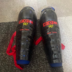 CCM power line 90 shin pads