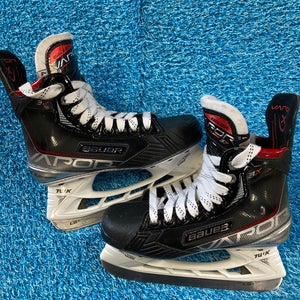 Intermediate Bauer Vapor 3X Hockey Skates Size 4.5 (Used)