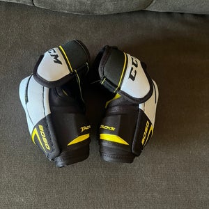 Junior Medium CCM Tacks 9060 Elbow Pads (Used)