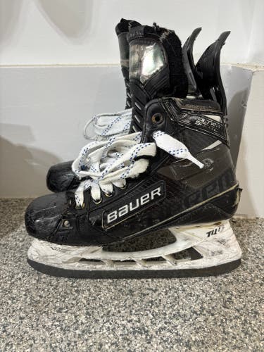 Bauer Supreme UltraSonic Hockey Skates Regular Width 7 (Used)