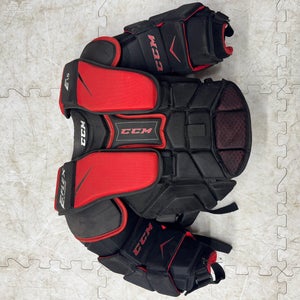 Small / Medium 2016 CCM Extreme Flex E1.5 Goalie Chest Protector (Used)