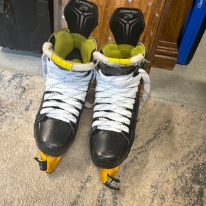 Bauer Supreme 2S Hockey Skates Wide Width  9.5 (Used)