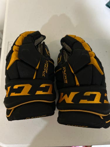 CCM Tacks 9080 Gloves 12" (Used)