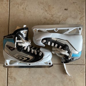 Intermediate CCM Vector 4.0 Hockey Goalie Skates Regular Width Size 4 (Used)