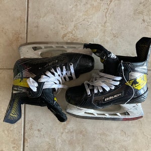 Intermediate Bauer Supreme Ignite Pro+ Hockey Skates Size 5.5 (Used)