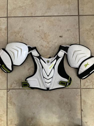 XXS Youth Reebok 3K Shoulder Pads (Used)