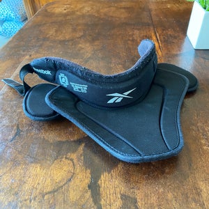 Reebok (Used) Sr throat guard