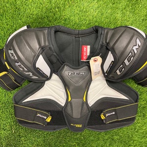 Small Senior CCM Tacks Classic Shoulder Pads (Used)