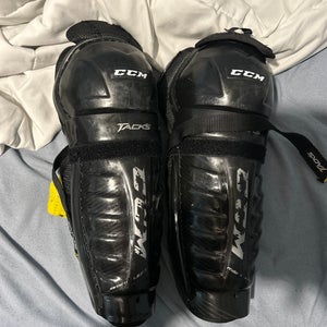 Junior CCM Tacks 9550 11" Shin Pads  (Used)