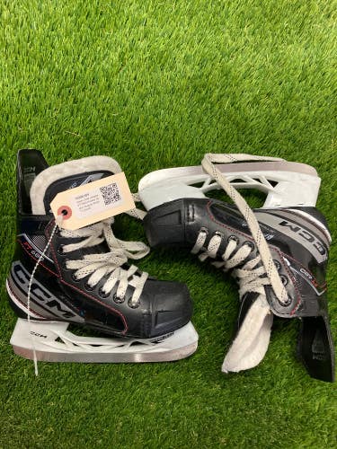 Youth CCM Jetspeed FT680 Hockey Skates Regular Width 13 (Used)