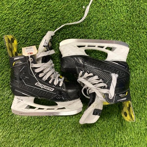 Junior Bauer Ignite Pro Hockey Skates Regular Width Size 1 (Used)